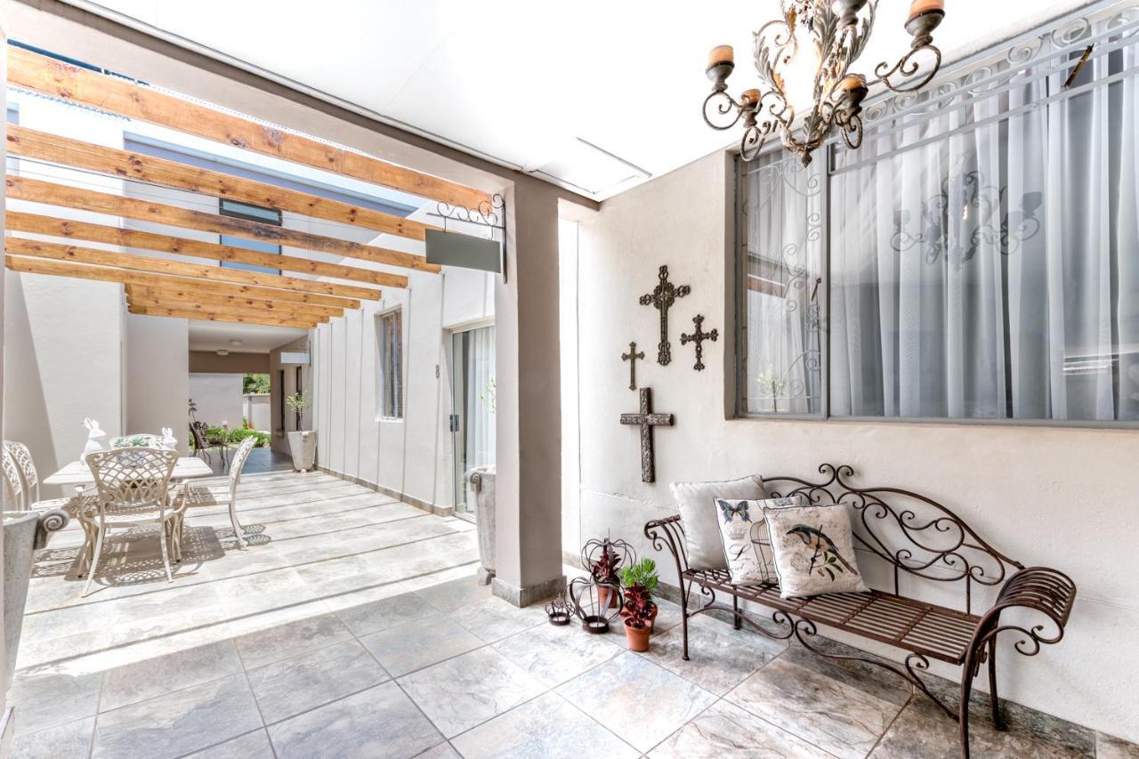 Adato Guesthouse Почефструм Екстер'єр фото
