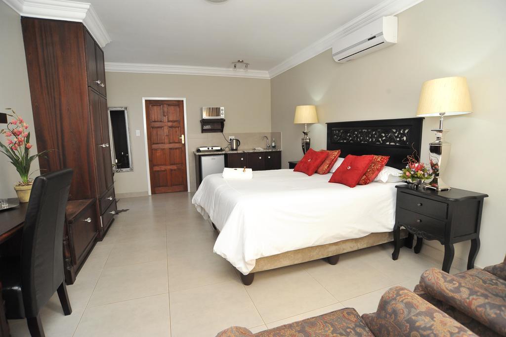Adato Guesthouse Почефструм Екстер'єр фото